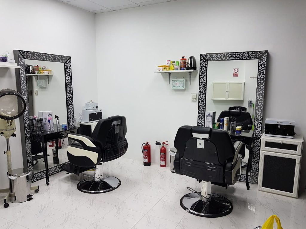 استقبال الزبون في صالون الحلاقة