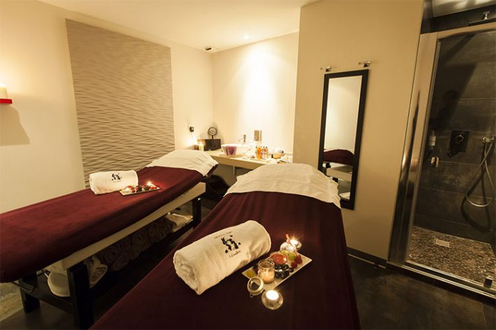 كيفيه استقبال الزبون في مركز المساج